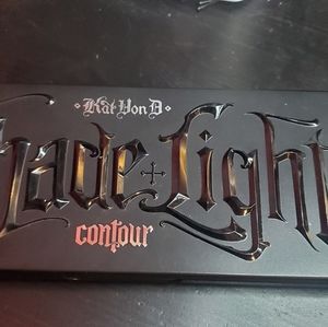 Kat von D shade and light contour